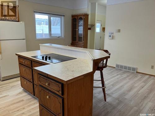 804 - 806 9Th Avenue W, Nipawin, SK - Indoor Photo Showing Kitchen