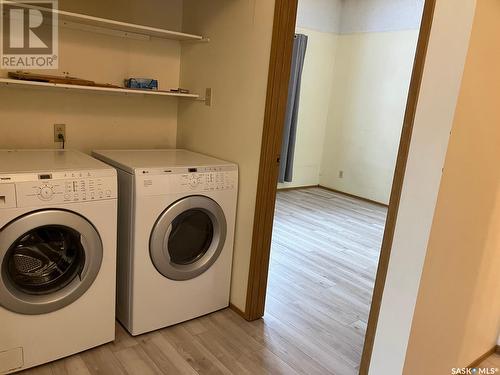 804 - 806 9Th Avenue W, Nipawin, SK - Indoor Photo Showing Laundry Room