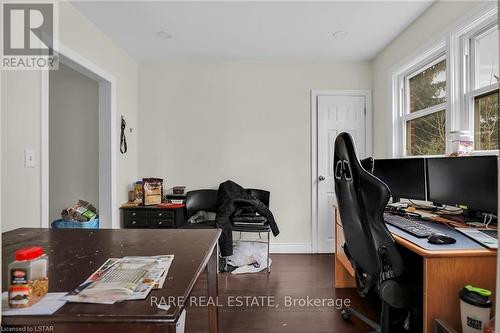 61 Wistow Street, London, ON - Indoor Photo Showing Office