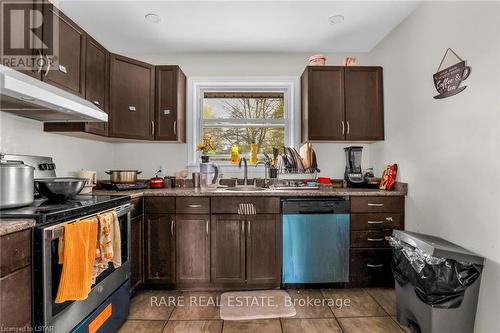 61 Wistow Street, London, ON - Indoor Photo Showing Kitchen