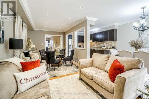 6708 Opera Glass Crescent, Mississauga, ON - Indoor Photo Showing Living Room