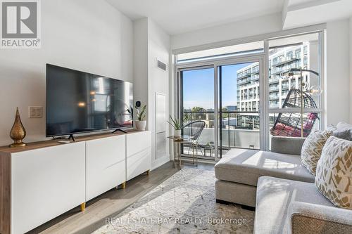 413 - 60 George Butchart Drive, Toronto, ON - Indoor Photo Showing Living Room