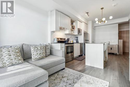 413 - 60 George Butchart Drive, Toronto, ON - Indoor Photo Showing Kitchen With Stainless Steel Kitchen