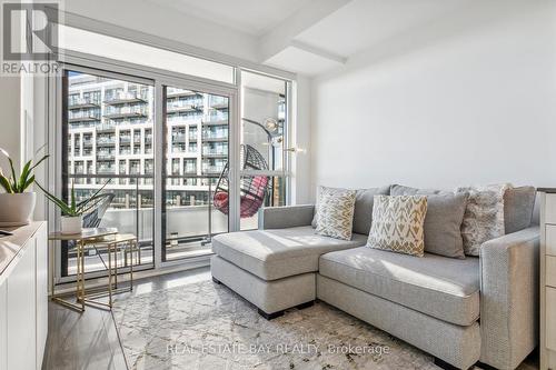 413 - 60 George Butchart Drive, Toronto, ON - Indoor Photo Showing Living Room