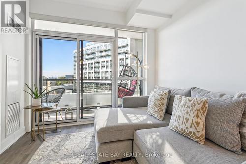 413 - 60 George Butchart Drive, Toronto, ON - Indoor Photo Showing Living Room