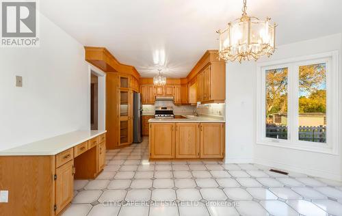 1548A Carolyn Road, Mississauga, ON - Indoor Photo Showing Kitchen