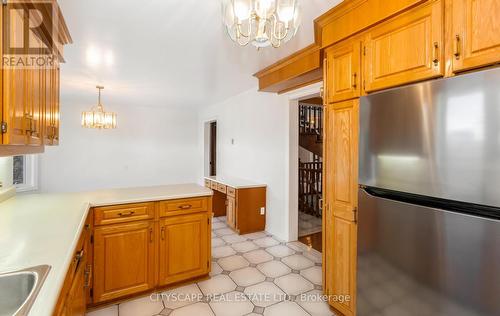 1548A Carolyn Road, Mississauga, ON - Indoor Photo Showing Kitchen