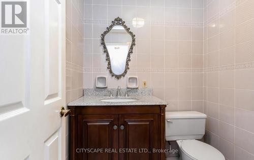 1548A Carolyn Road, Mississauga, ON - Indoor Photo Showing Bathroom