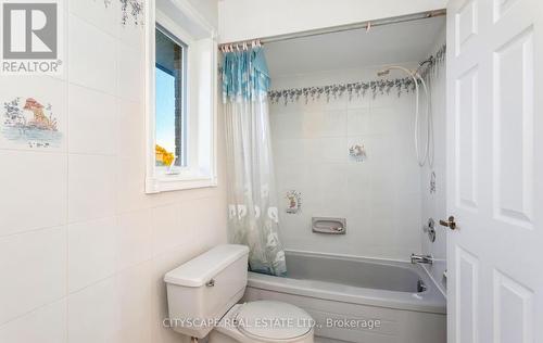 1548A Carolyn Road, Mississauga, ON - Indoor Photo Showing Bathroom