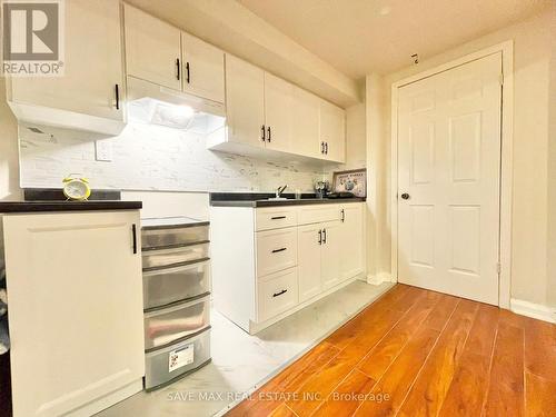 103 Chalfield Lane, Mississauga, ON - Indoor Photo Showing Kitchen