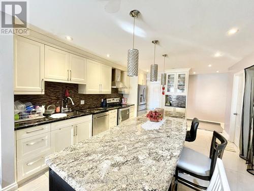 103 Chalfield Lane, Mississauga, ON - Indoor Photo Showing Kitchen With Upgraded Kitchen