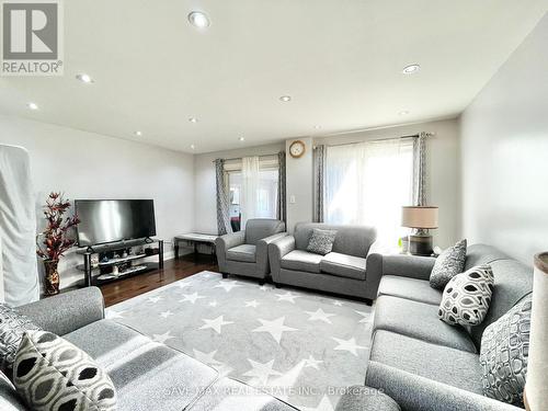 103 Chalfield Lane, Mississauga, ON - Indoor Photo Showing Living Room