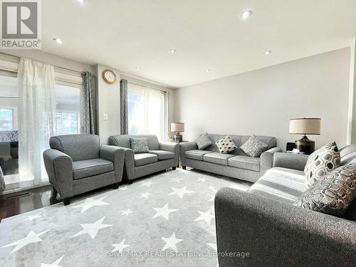 103 Chalfield Lane, Mississauga, ON - Indoor Photo Showing Living Room