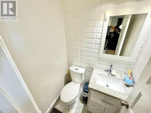 103 Chalfield Lane, Mississauga, ON - Indoor Photo Showing Bathroom