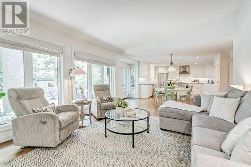 284 Lawson Street, Oakville, ON - Indoor Photo Showing Living Room