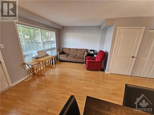 living room - 76 B Seyton Drive Unit#B, Ottawa, ON - Indoor