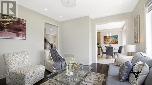 58 Masken Circle, Brampton, ON - Indoor Photo Showing Living Room