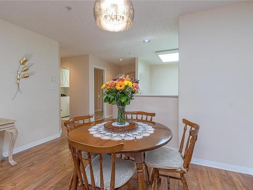 307-1085 Tillicum Rd, Esquimalt, BC - Indoor Photo Showing Dining Room