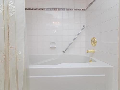 307-1085 Tillicum Rd, Esquimalt, BC - Indoor Photo Showing Bathroom