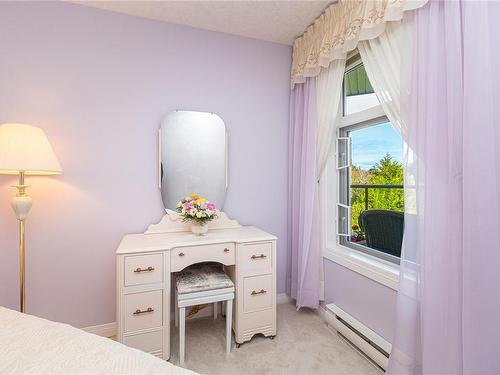 307-1085 Tillicum Rd, Esquimalt, BC - Indoor Photo Showing Bedroom