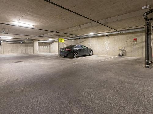 307-1085 Tillicum Rd, Esquimalt, BC - Indoor Photo Showing Garage