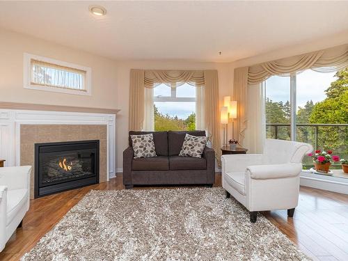 307-1085 Tillicum Rd, Esquimalt, BC - Indoor Photo Showing Living Room With Fireplace