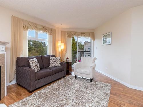 307-1085 Tillicum Rd, Esquimalt, BC - Indoor Photo Showing Living Room With Fireplace