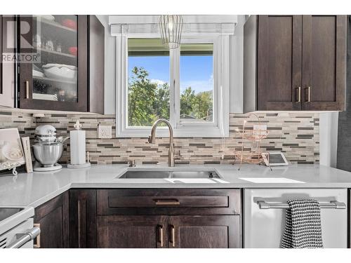 1706 Clifford Avenue, Kamloops, BC - Indoor Photo Showing Kitchen With Double Sink