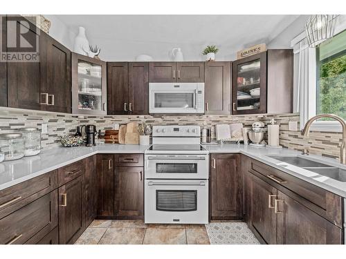 1706 Clifford Avenue, Kamloops, BC - Indoor Photo Showing Kitchen With Double Sink