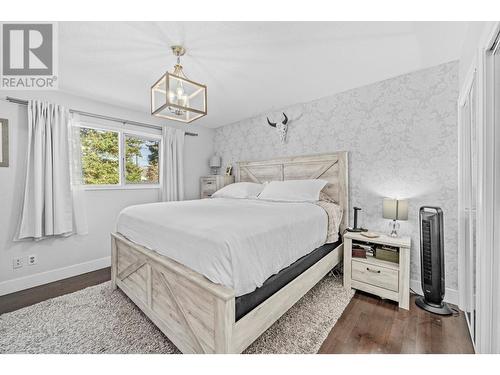 1706 Clifford Avenue, Kamloops, BC - Indoor Photo Showing Bedroom