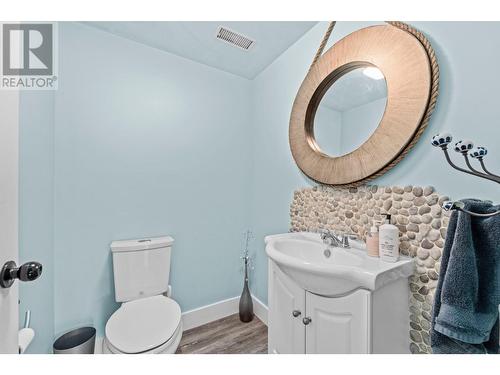 1706 Clifford Avenue, Kamloops, BC - Indoor Photo Showing Bathroom