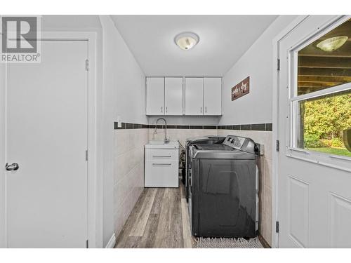 1706 Clifford Avenue, Kamloops, BC - Indoor Photo Showing Laundry Room