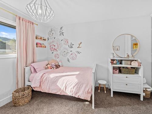 1706 Clifford Ave, Kamloops, BC - Indoor Photo Showing Bedroom