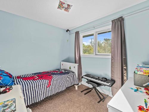 1706 Clifford Ave, Kamloops, BC - Indoor Photo Showing Bedroom