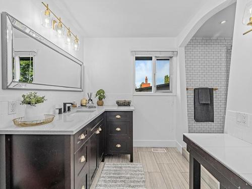 1706 Clifford Ave, Kamloops, BC - Indoor Photo Showing Bathroom