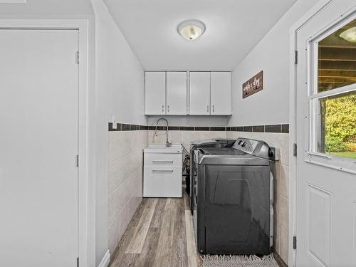 1706 Clifford Ave, Kamloops, BC - Indoor Photo Showing Laundry Room