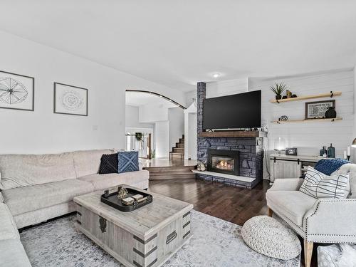 1706 Clifford Ave, Kamloops, BC - Indoor Photo Showing Living Room With Fireplace