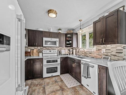 1706 Clifford Ave, Kamloops, BC - Indoor Photo Showing Kitchen