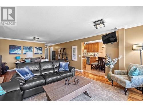 4630A Ponderosa Drive Unit# 102, Peachland, BC - Indoor Photo Showing Living Room