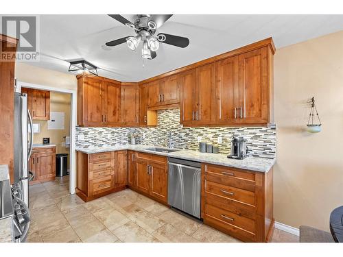 4630A Ponderosa Drive Unit# 102, Peachland, BC - Indoor Photo Showing Kitchen