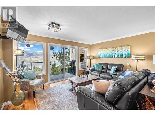 4630A Ponderosa Drive Unit# 102, Peachland, BC - Indoor Photo Showing Living Room