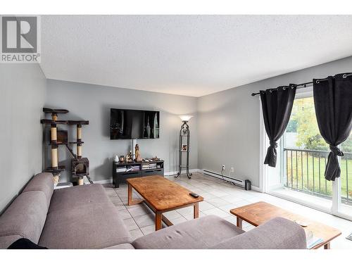 875 Badke Road Unit# 120, Kelowna, BC - Indoor Photo Showing Living Room