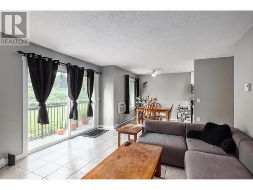 875 Badke Road Unit# 120, Kelowna, BC - Indoor Photo Showing Living Room