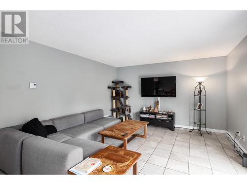 875 Badke Road Unit# 120, Kelowna, BC - Indoor Photo Showing Living Room