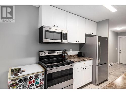 875 Badke Road Unit# 120, Kelowna, BC - Indoor Photo Showing Kitchen