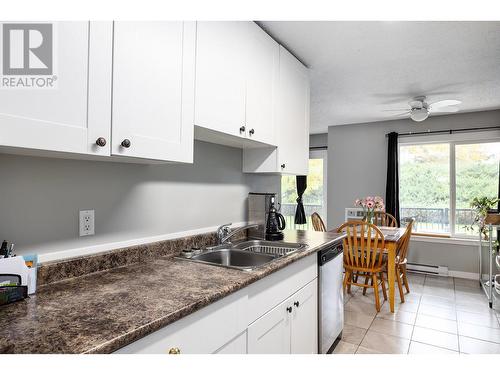 875 Badke Road Unit# 120, Kelowna, BC - Indoor Photo Showing Kitchen With Double Sink