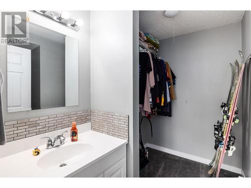 875 Badke Road Unit# 120, Kelowna, BC - Indoor Photo Showing Bathroom