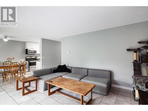 875 Badke Road Unit# 120, Kelowna, BC - Indoor Photo Showing Living Room