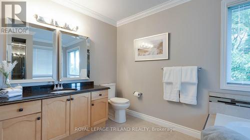 1174 Aintree Road, London, ON - Indoor Photo Showing Bathroom