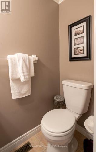 1174 Aintree Road, London, ON - Indoor Photo Showing Bathroom